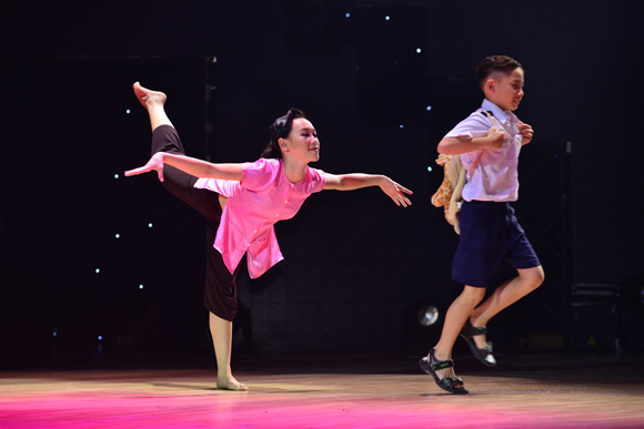 Phan Hiển, chồng 9x Khánh Thi, Huấn luyện viên Phan Hiển, học trò Phan Hiển, Thủy Tiên ngưỡng mộ độ khùng của Phan Hiển, Bước nhảy hoàn vũ nhí 2015