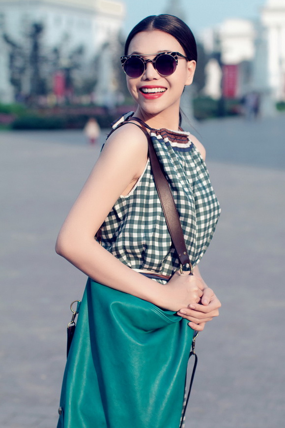 Tra ngoc hang,nguoi mau tra ngoc hang,ca si tra ngoc hang,a hau tra ngoc hang,dien vien tra ngoc hang,tra ngoc hang va ngoc trinh