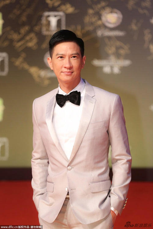 mỹ nam TVB,Trương Gia Huy,mỹ nam TVB biến dạng gương măt,mỹ nam TVB phơi nắng suốt 6 tiếng,mỹ nam TVB Trương Gia Huy