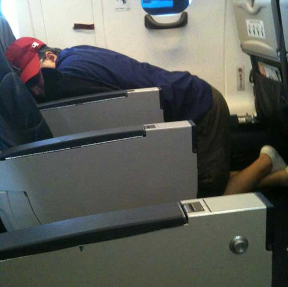 hành khách không đỡ được,hành khách trên máy bay,bó tay với hành khách bá đạo,đi máy bay gặp hành khách bá đạo,những hành khách mệt mỏi