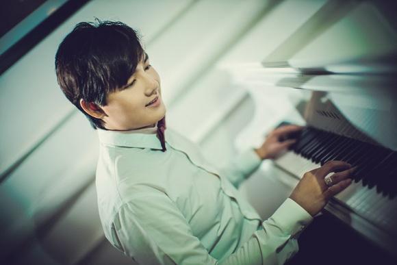 Ca si quang hieu,ca si nhac xua quang hieu,quang hieu hai ngoai,quang hieu ve nuoc lap nghiep,quang hieu phat hanh san pham moi