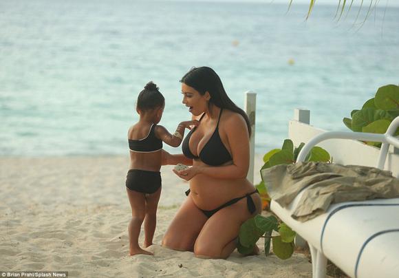 Kim Kardashian, Kim Kardashian  mang bau, Kim Kardashian mac bikini, Kim Kardashian  goi cam, Kim Kardashian  mang thai, Kim Kardashian  va con gai, tin tuc sao