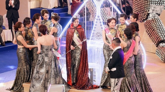 Tân Hoa hậu Hồng Kông,  Hoa hậu Hồng Kông bị tẩy chay,  Hoa hậu, người dẹp, đăng quang, hoa hậu bị phế vương miện