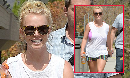 Britney Spears,Britney Spears tóc rối bù,Britney Spears ăn mặc như gái quê,Britney Spears xuất hiện trên phố,Britney Spears ăn mặc lôi thôi,Britney Spears ăn mặc quê mùa,sao Hollywood