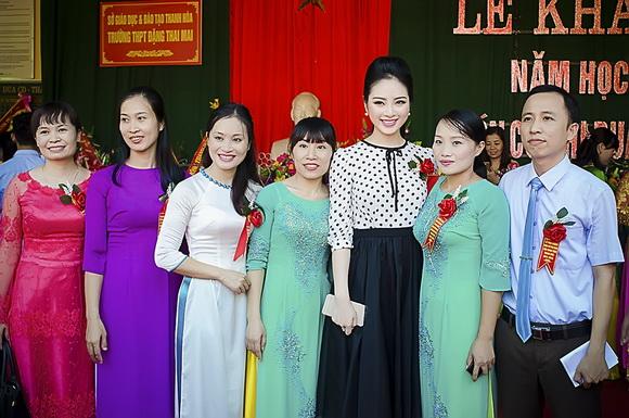 Hoa hau ngoc anh,hoa hau dan toc ngoc anh,hoa hau cac dan toc viet nam 2013,hoa hau ngoc anh ve truong cu du khai giang