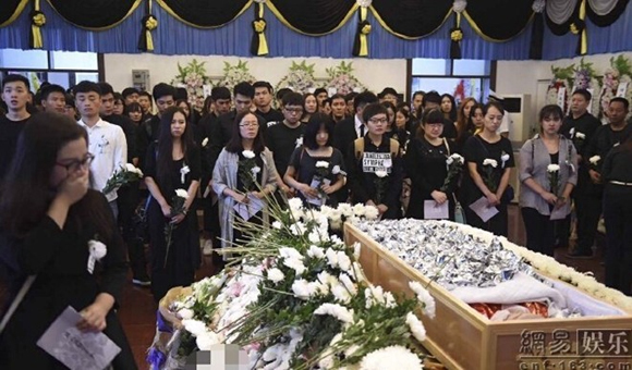 nữ diễn viên trẻ,Châu Vân Lộ,đám tang nữ diễn viên trẻ,nữ diễn viên trẻ bị đàn anh xâm hại,nữ diễn viên trẻ bị giết,nữ diễn viên trẻ qua đời