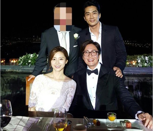 vợ Bae Yong Joon,Bae Yong Joon,Park Soo Jin,vợ Bae Yong Joon khoe ảnh thơ ấu,vợ Bae Yong Joon đẹp tự nhiên
