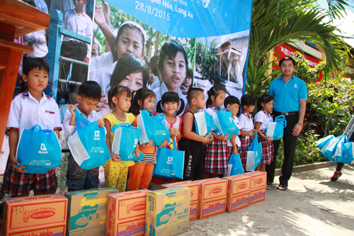 Nahi Việt Nam, Trao học bổng, Học bổng cho học sinh nghèo