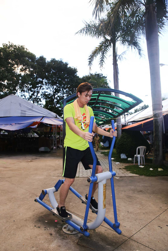 Hồ Việt Trung, ca sĩ Hồ Việt Trung, Hồ Việt Trung giảm 5kg trong 1 tháng, Hồ Việt Trung tập gym ở công viên