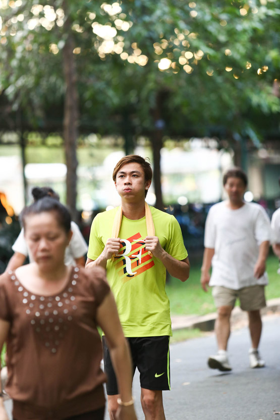 Hồ Việt Trung, ca sĩ Hồ Việt Trung, Hồ Việt Trung giảm 5kg trong 1 tháng, Hồ Việt Trung tập gym ở công viên