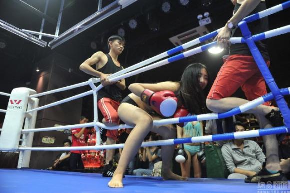 nữ võ sĩ, nữ võ sĩ mặc bikini, nữ bõ sĩ mặc bikini thi đấu, nữ võ sĩ nóng bỏng, nữ võ sĩ mặc bikini thi đấu nóng bỏng, tin, bao