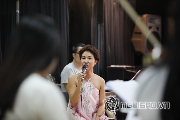 Ca sĩ văn mai hương,ca sĩ uyên linh,quán quân vietnam idol 2011,á quân vietnam idol 2011,uyên linh văn mai hương mặt mộc,sao việt