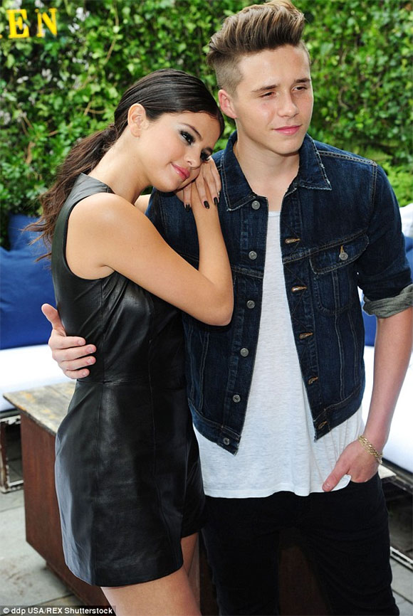 Selena Gomez,Selena Gomez tựa vai cậu cả nhà becks,Selena Gomez chia tay Justin,Selena Gomez và Brooklyn Beckham