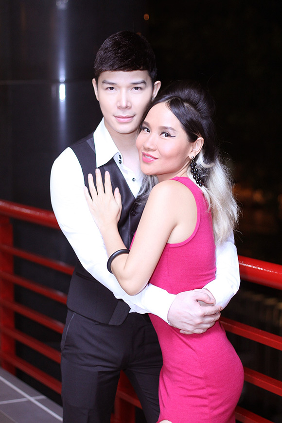 sao Việt, Mai Khôi, ca sĩ Mai Khôi, Mai Khôi lên xe hoa, vợ chồng Mai Khôi, Mai Khôi tình tứ bên Nathan Lee