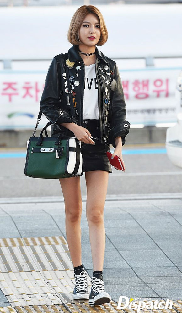 Soo Young,Soo Young đôi chân ngọc ngà,Soo Young khoe cặp đôi thon thả,Soo Young ở sân bay,sao hàn,sao hàn cặp đùi mật ong