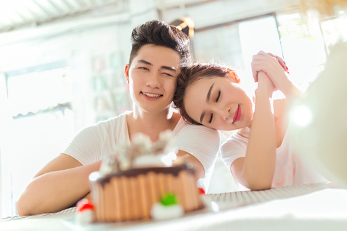 Kelly Nguyễn, Ray Võ, Hotgirl Việt