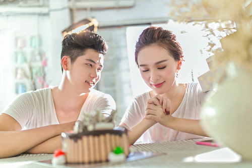 Kelly Nguyễn, Ray Võ, Hotgirl Việt