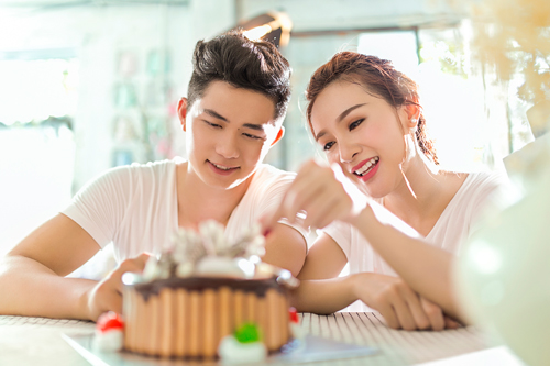 Kelly Nguyễn, Ray Võ, Hotgirl Việt