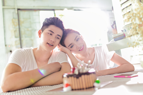 Kelly Nguyễn, Ray Võ, Hotgirl Việt