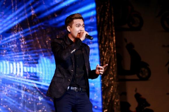 Minh Hằng, sinh viên đội mưa nghe Minh Hằng hát, Minh hằng biểu diễn, ca sĩ Minh Hằng, Minh Hằng hành trình xuyên Việt, tin ngôi sao, sao Việt