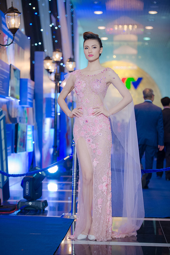 sao Việt, Hồng Quế, Hồng Quế thả rông, Hồng Quế thân mật cùng Trọng Hiếu, Quán quân Vietnam Idol 2015