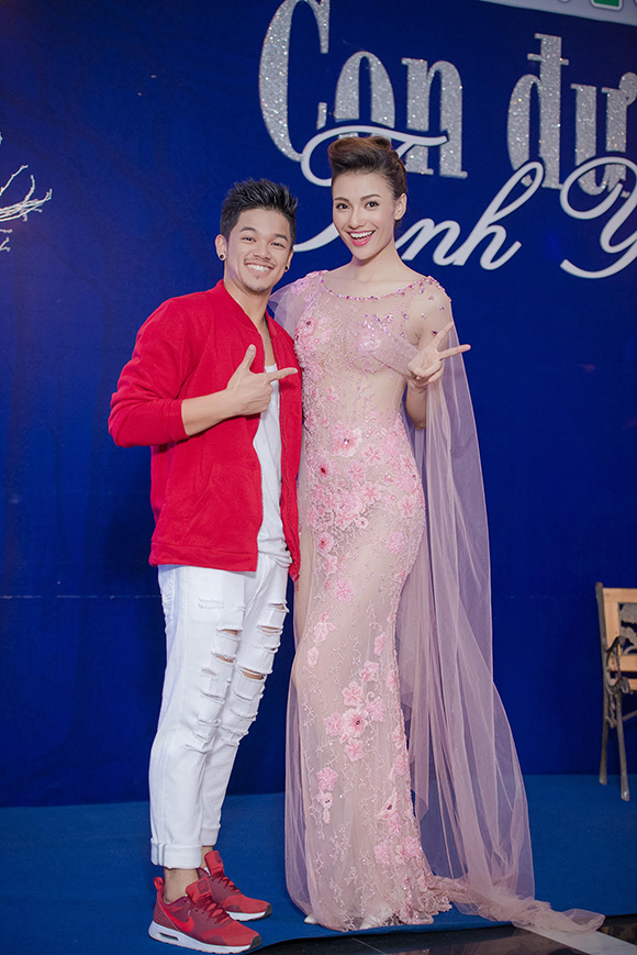 sao Việt, Hồng Quế, Hồng Quế thả rông, Hồng Quế thân mật cùng Trọng Hiếu, Quán quân Vietnam Idol 2015