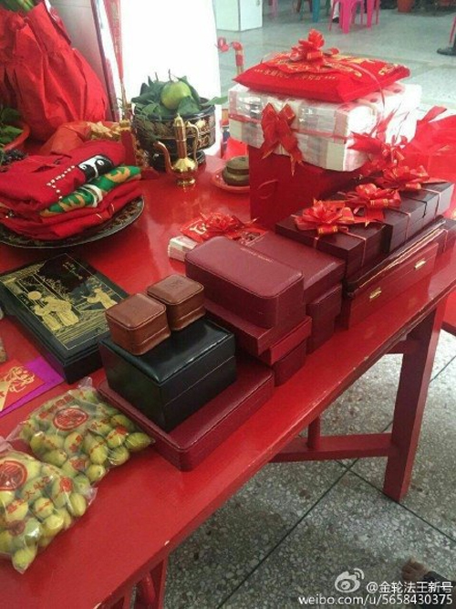 cặp đôi số mười Trung Quốc,đám cưới vàng đầy bàn,cặp đôi chênh lệch vóc dáng,quà cưới của cặp đôi Trung Quốc,giới trẻ Trung Quốc