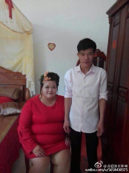 cặp đôi số mười Trung Quốc,đám cưới vàng đầy bàn,cặp đôi chênh lệch vóc dáng,quà cưới của cặp đôi Trung Quốc,giới trẻ Trung Quốc