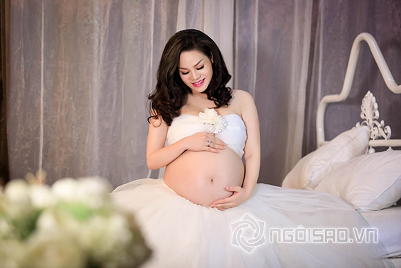 Nhật Kim Anh, Nhật Kim Anh sinh con trai, Nhật Kim Anh khoe con trai, con trai Nhật Kim Anh, Nhật Kim Anh bị ngất sau khi sinh, Nhật Kim Anh và con trai, mặt con trai Nhật Kim Anh, sao việt