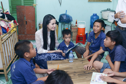 phan-thi-mo-229-001-10-ngoisao 1 Phan Thị Mơ, Top 5 hoa hậu Việt Nam Phan Thị Mơ, Sao Việt