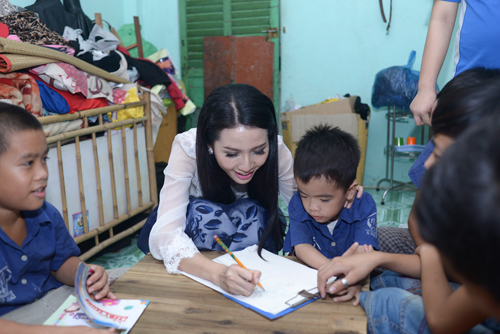 phan-thi-mo-229-001-8-ngoisao 3 Phan Thị Mơ, Top 5 hoa hậu Việt Nam Phan Thị Mơ, Sao Việt