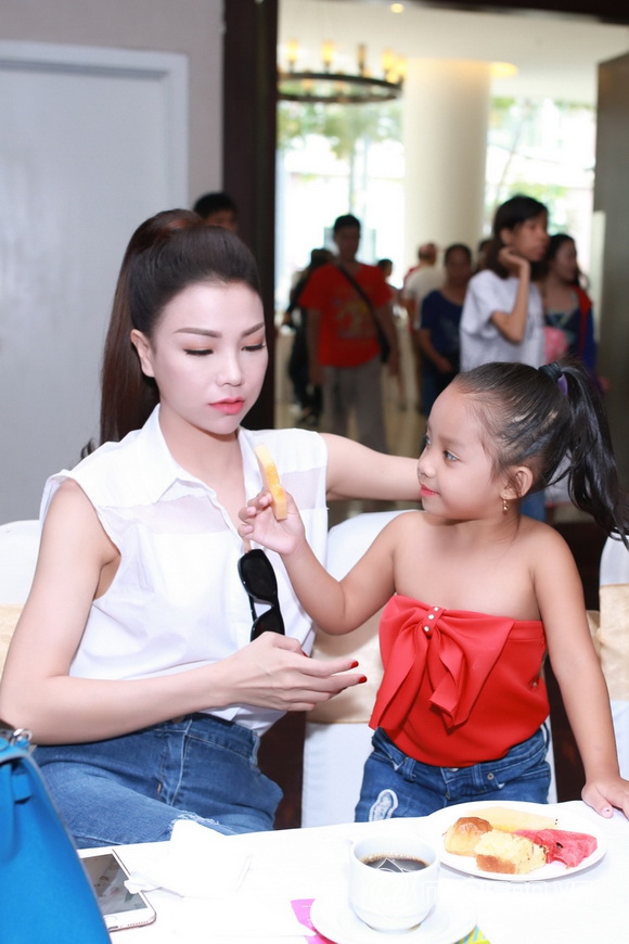 Người mẫu trà ngọc hằng,ca sĩ trà ngọc hằng,á hậu trà ngọc hằng,trà ngọc hằng sành điệu,cháu gái trà ngọc hằng,sao việt