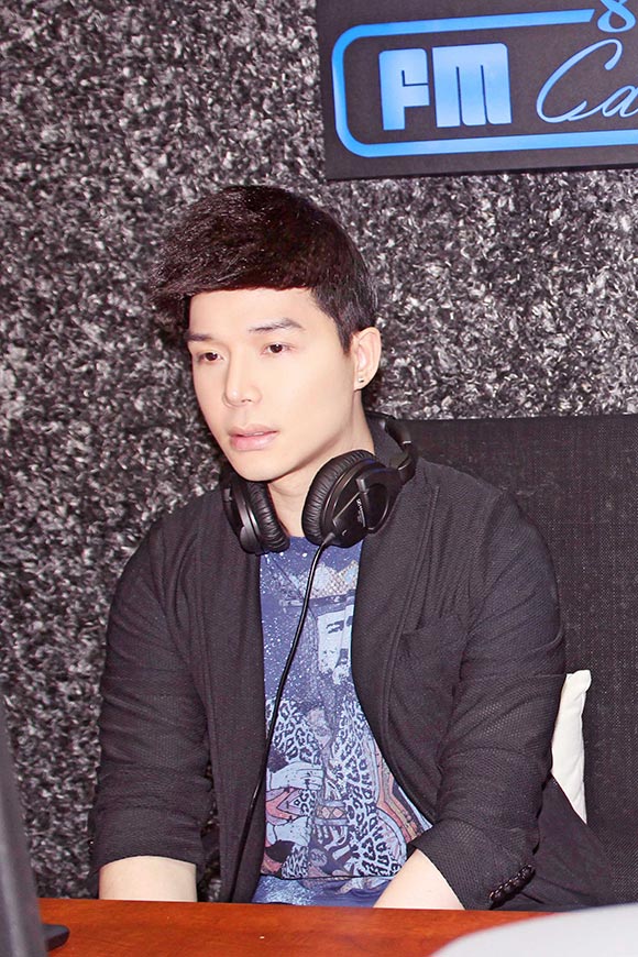sao Việt, Nathan Lee, ca sĩ Nathan Lee, Nathan Lee đỏ mặt, Nathan Lee bị gạn hỏi chuyện tình cảm