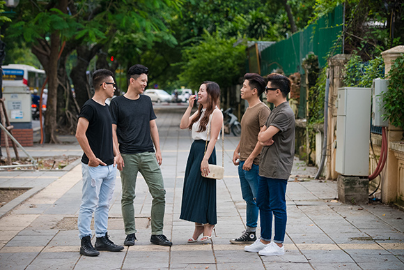 sao Việt, Ngọc Anh, ca sĩ Ngọc Anh, Bà hoàng Opera, Ngọc Anh rạng ngời xuống phố cùng dàn trai trẻ, nhóm Oplus