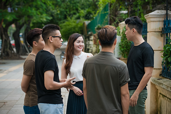 sao Việt, Ngọc Anh, ca sĩ Ngọc Anh, Bà hoàng Opera, Ngọc Anh rạng ngời xuống phố cùng dàn trai trẻ, nhóm Oplus