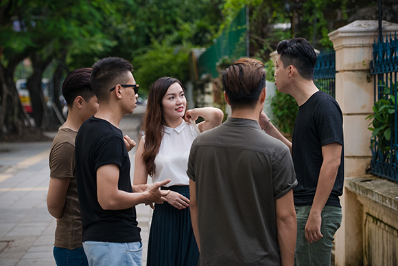 sao Việt, Ngọc Anh, ca sĩ Ngọc Anh, Bà hoàng Opera, Ngọc Anh rạng ngời xuống phố cùng dàn trai trẻ, nhóm Oplus