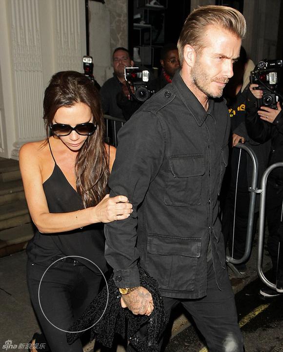 Victoria Beckham, Victoria Beckham khép nép bên chồng, Victoria Beckham ái ngại khi đũng quần ướt, David Beckham, Beckham, sao hollywood, ngôi sao