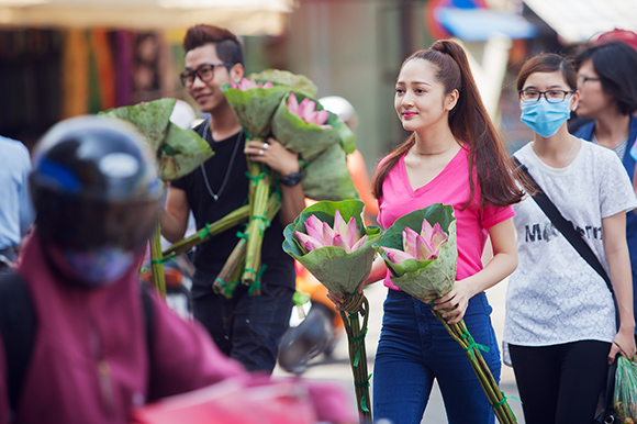 sao Việt, Bảo Anh, ca sĩ Bảo Anh, học trò Trần Lập, Bảo Anh xuống đường bán hoa sen