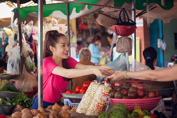 sao Việt, Bảo Anh, ca sĩ Bảo Anh, học trò Trần Lập, Bảo Anh xuống đường bán hoa sen