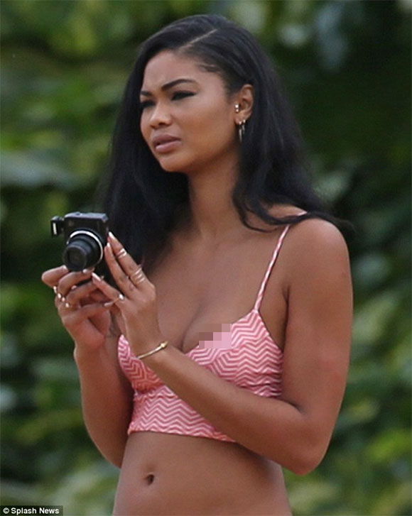 Chanel Iman,cựu thiên thần victoria's secret,thiên thần victoria's secret lộ chân chi chít nốt đỏ,viên ngọc đen Chanel Iman