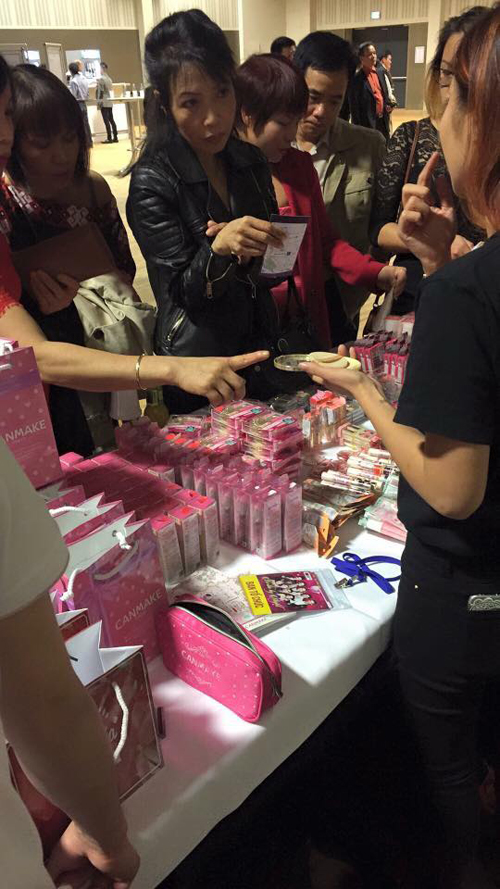 berlin7-ngoisao 18 MC Kỳ Duyên, Mỹ phẩm Canmake, Sao Việt