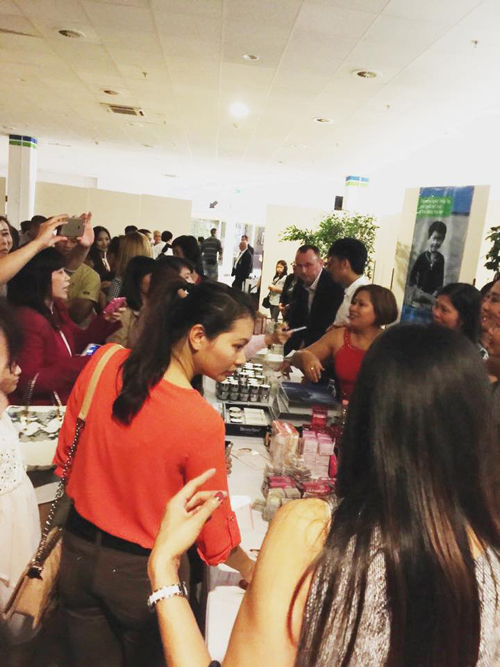 hungary2-ngoisao 11 MC Kỳ Duyên, Mỹ phẩm Canmake, Sao Việt