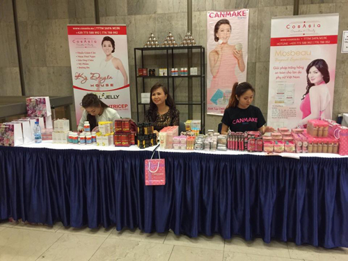 praha-ngoisao 5 MC Kỳ Duyên, Mỹ phẩm Canmake, Sao Việt