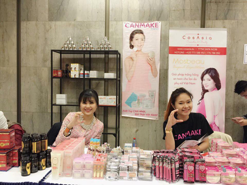 praha4-ngoisao 1 MC Kỳ Duyên, Mỹ phẩm Canmake, Sao Việt