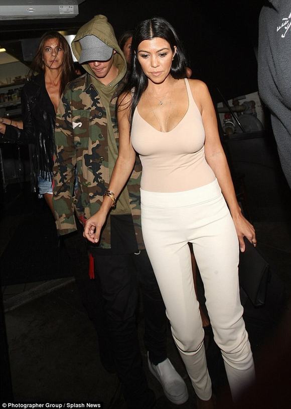 Justin Bieber, Justin Bieber hẹn hò với chị gái của Kim, hẹn hò, sao hollywood, Kim Kardashian, Kourtney Kardashian