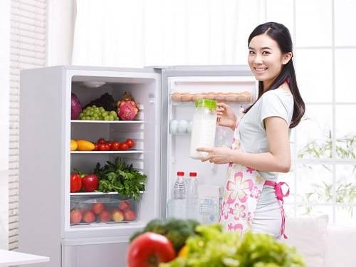 Bảo quản thực phẩm trong tủ lạnh, cho rau quả ướt vào tủ, giảm chất lượng, không được tươi ngon,  thực phẩm không nên bảo quản trong tủ lạnh, tạo điều kiện cho nấm mốc phát triển