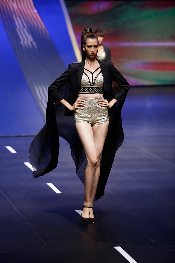 sao Việt, Quán quân Vietnam's Next Top Model 2015, đồng hương Quán quân Quang Hùng, Nguyễn Thị Hương Ly, Hương Ly đăng quang Vietnam's Next Top Model 2015, Tân Vietnam's Next Top Model 2015
