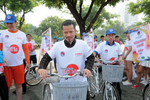 Hùng cửu long,doanh nhân hùng cửu long,mr áo dài hùng cửu long,hùng cửu long nổi bật,hùng cửu long làm từ thiện