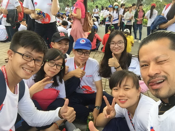 Hùng cửu long,doanh nhân hùng cửu long,mr áo dài hùng cửu long,hùng cửu long nổi bật,hùng cửu long làm từ thiện