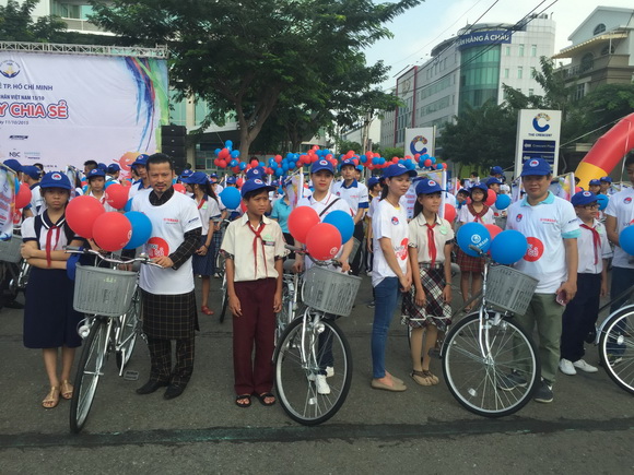 Hùng cửu long,doanh nhân hùng cửu long,mr áo dài hùng cửu long,hùng cửu long nổi bật,hùng cửu long làm từ thiện